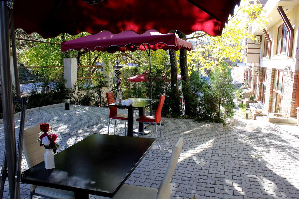 Roses Garden Hotel Tbilisi ภายนอก รูปภาพ