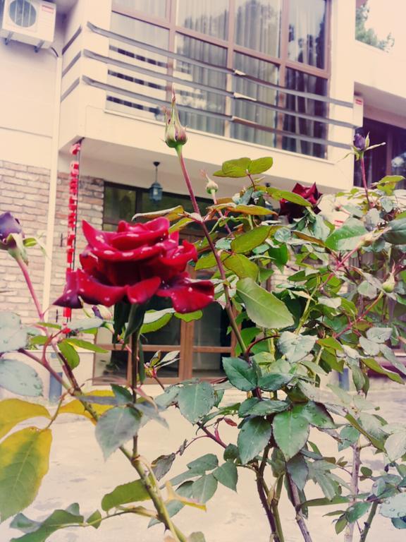 Roses Garden Hotel Tbilisi ภายนอก รูปภาพ